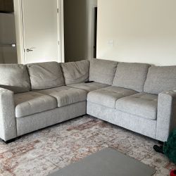 Sectional Couch With Additional Pullout 
