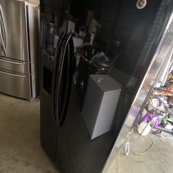 Ge Refrigerator Side By Side With Water And Ice Dispenser 