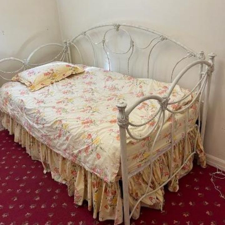 Daybed With High Riser Trundle Bed for Sale in Brooklyn NY OfferUp