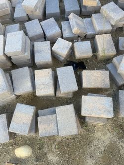 One Pallet Of Colorful Pavers Approximately 280 Pieces