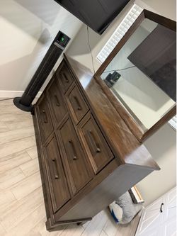 Dresser w/ mirror bedroom