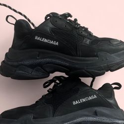 balenciaga triple s size 7 (40) sneakers 