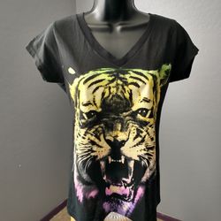 Bioworld black jr large(11/13)t-shirt with multicolor tiger head
