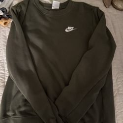 Nike crewneck olivie green sweater