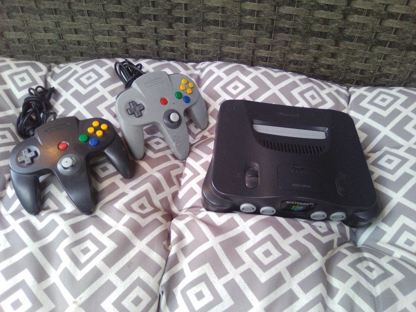 Nintendo 64 W/2 Controllers *No Power Or Av Cord*
