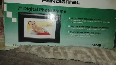 Pandigital 7" digital photo frame 64 MB