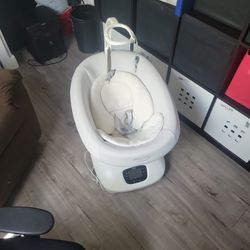 Graco Baby Soothing Smart Sense Swing