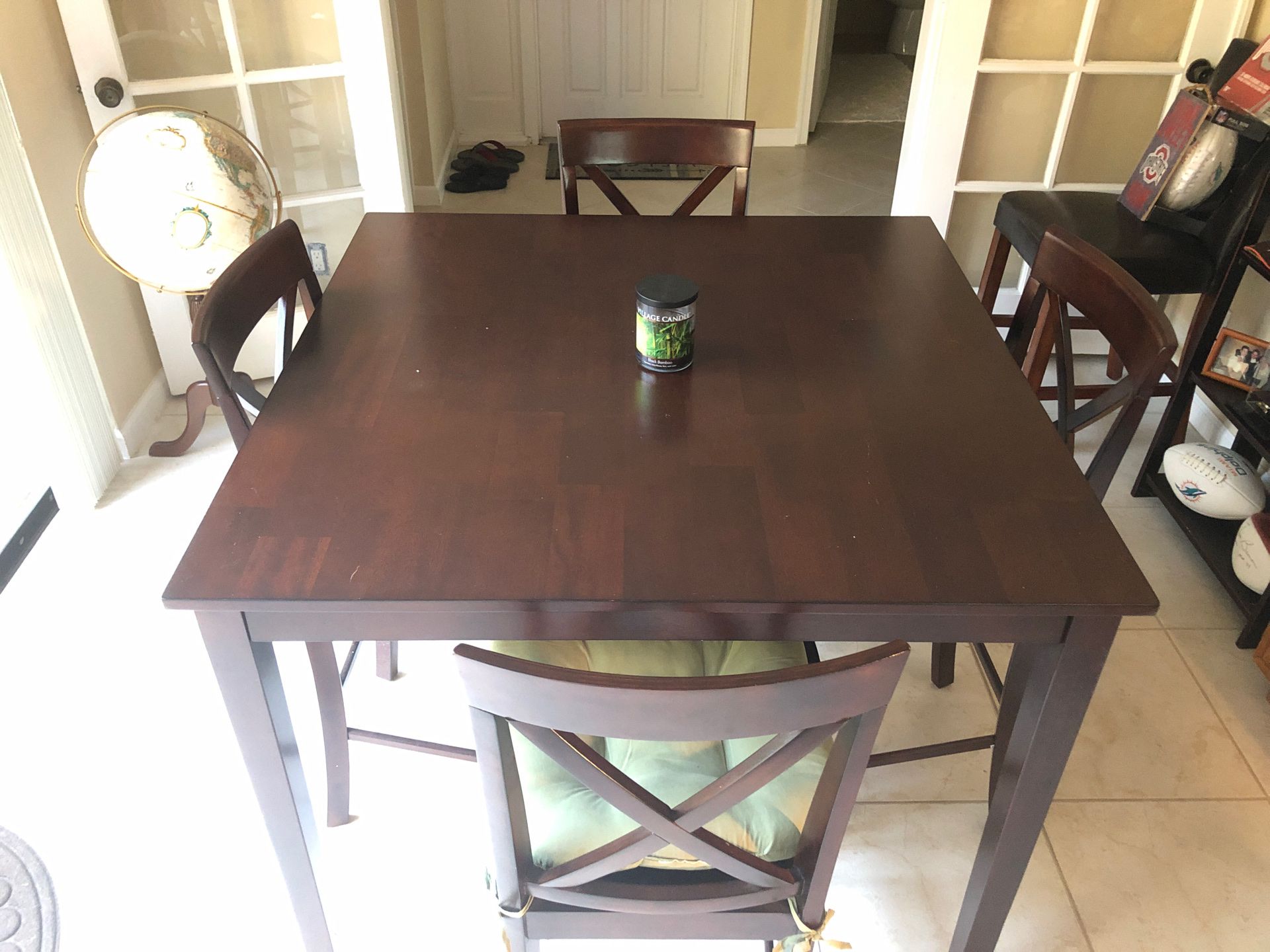 A STEAL!! I need it gone... moving. 5 piece high top kitchen table