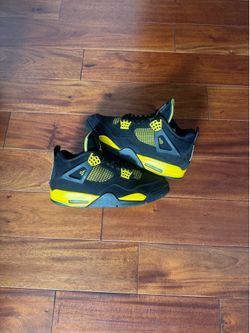 Jordan 4 Thunder