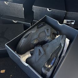 Air Jordan 4 Black Cats (2025)