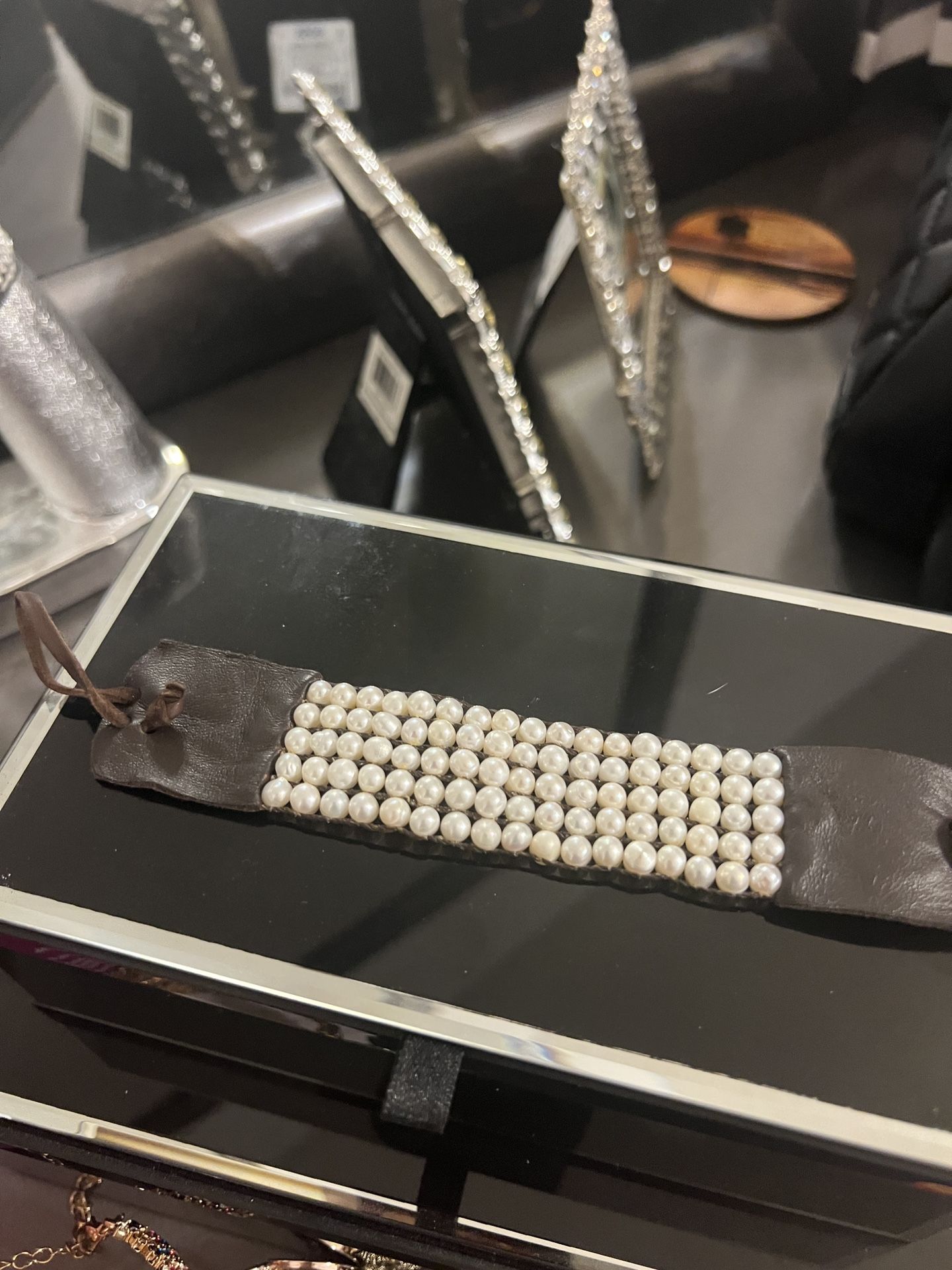 Women Leather and Pearls Bracelet