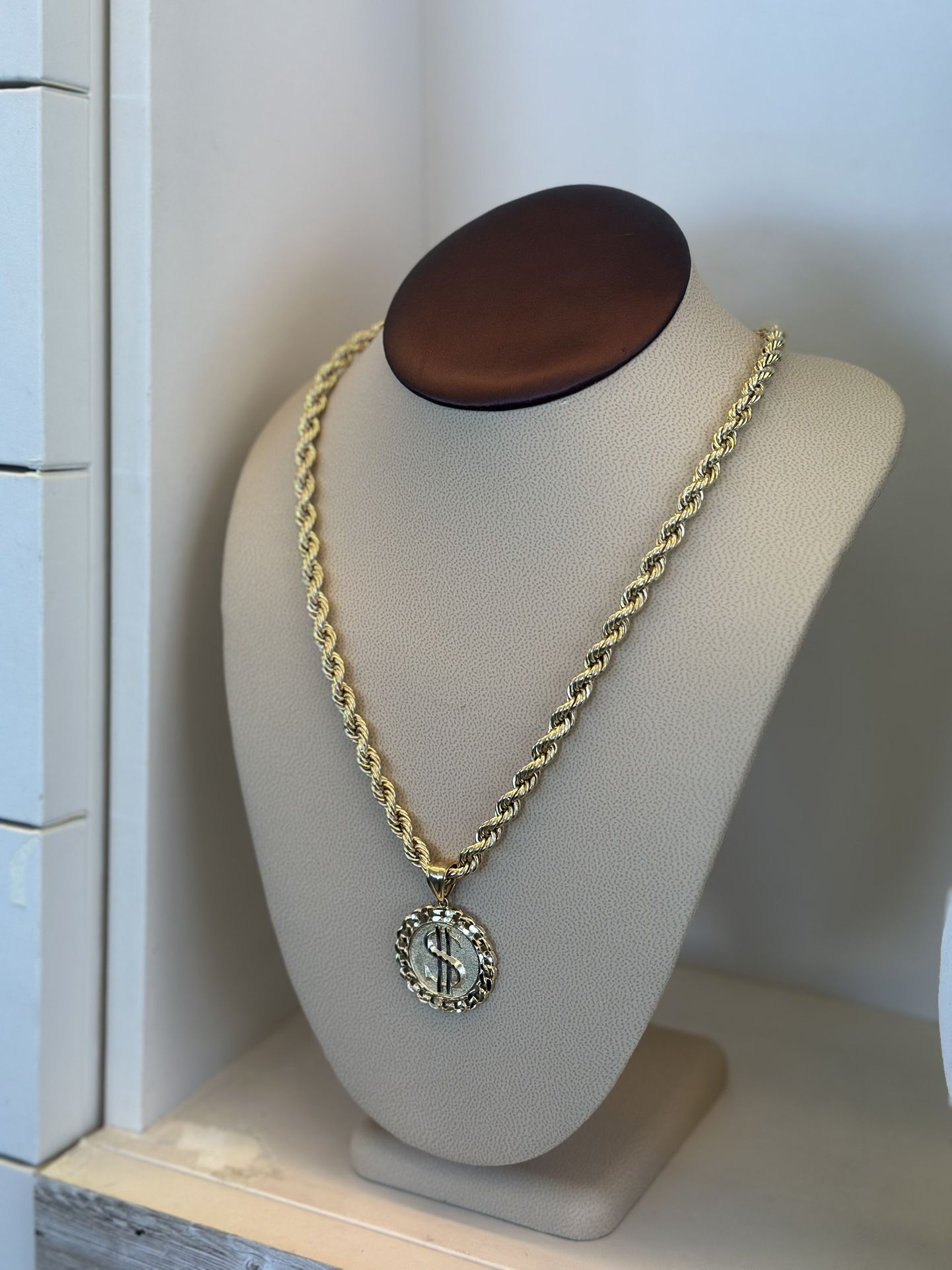 10k Gold Chain With Pendant