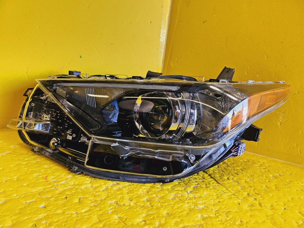 2016 2017 2018 Toyota Corolla iM Scion iM Headlight Driver Side Genuine OEM USED