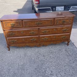 🌹BEAUTIFUL FRENCH PROVINCIAL BEDROOM  SET: DRESSER , MIRROR , 2 NIGHTSTANDS, CHEST, FULL SIZE BED FRAME 🌹