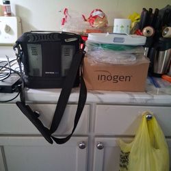 Inogen G3 2 years old. Portable oxygen machine.