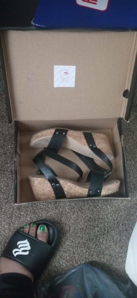 Womens 8 1/2 Shoes