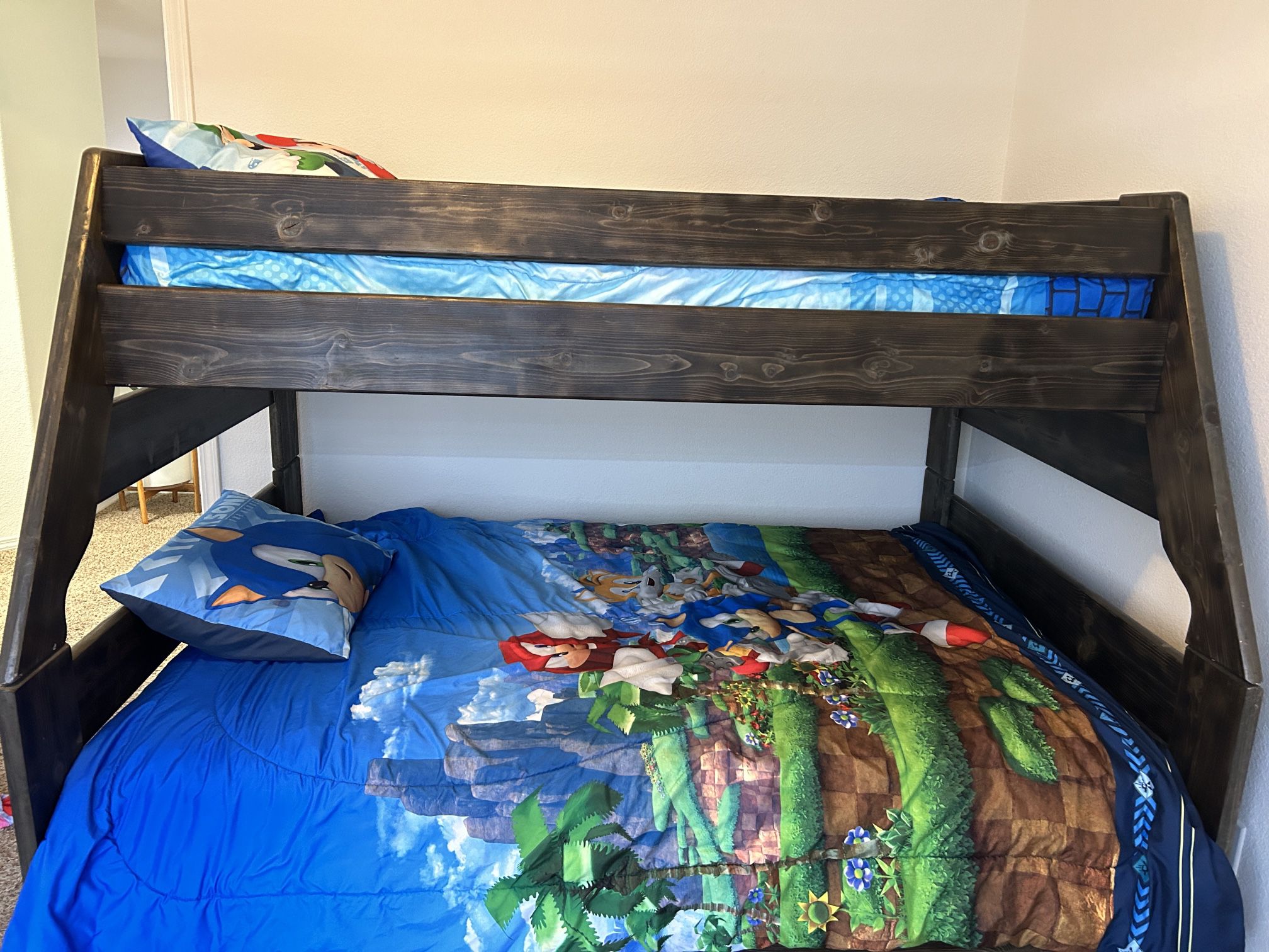 Twin Over Full Bunk Bed & Queen Size Bed 