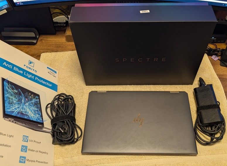 HP Spectre x360 15.6β 4K Touch (i7 / GTX 1650 Ti / 16GB / 2TB SSD) + 2 Chargers + New Screen Protector