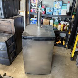 Dual Tap Keg Mini Fridge 