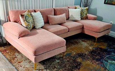 ​Blush pink sectional sofa, 3 pieces, excellent condition, like new!  Very clean, removable and washable covers.  Smoke-free and pet-free home.

 ​Del