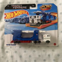 Hot Wheels Transformer Ultra Magnus