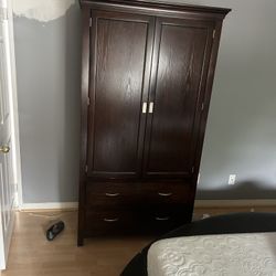 Wooden Closet Cabinet With Shelves 
