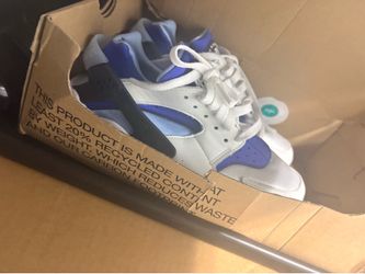 NIKE AIR HUARACHE size 7