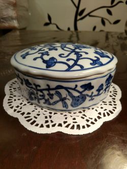 Vintage Chinese Ceramic Trinket Box