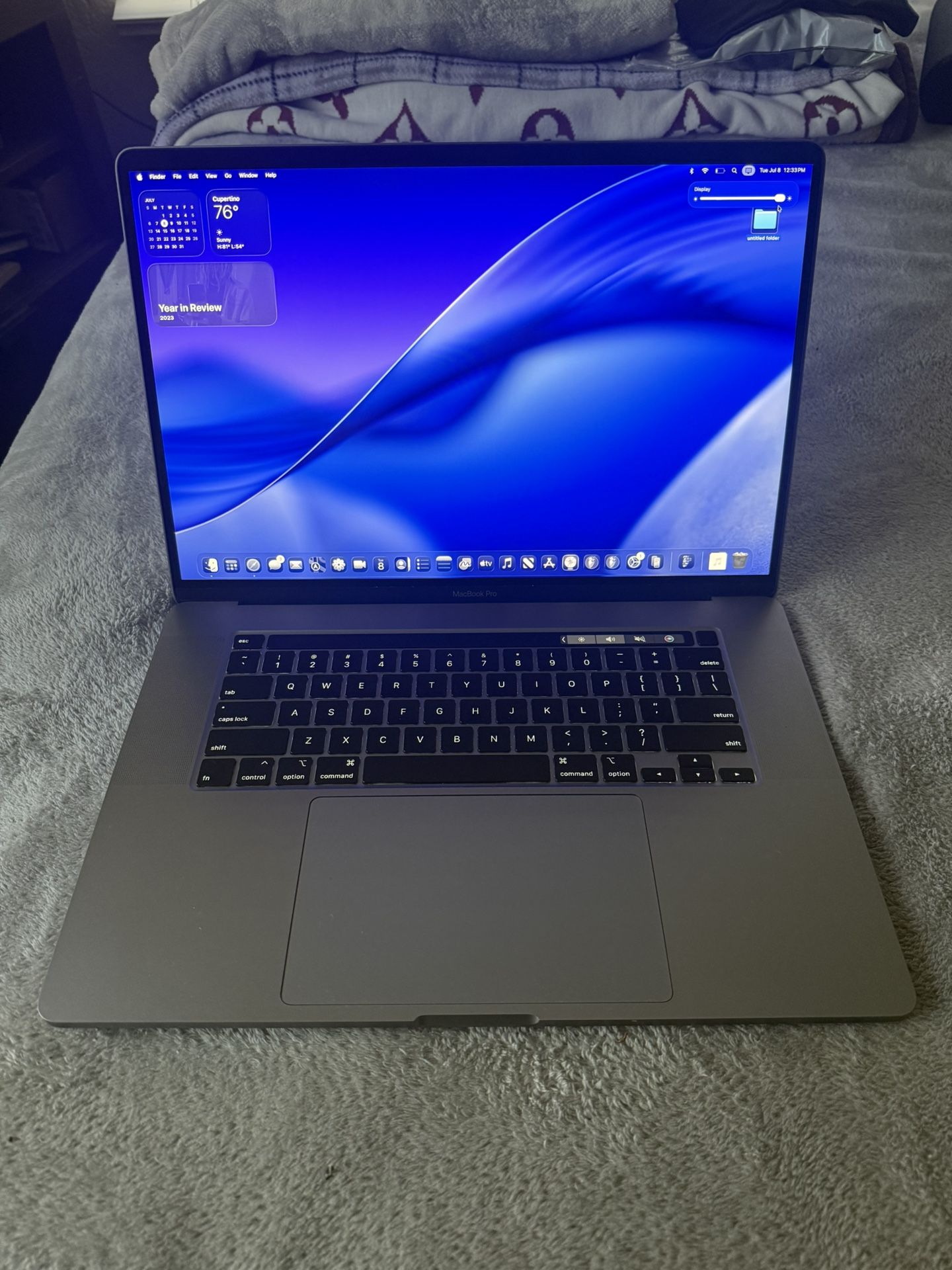 15” MacBook Pro macOS Tahoe
