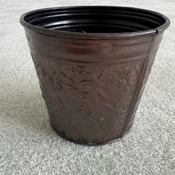 Aluminum Container Manufactured In India 6” Tall With A Diameter Of 5.5”