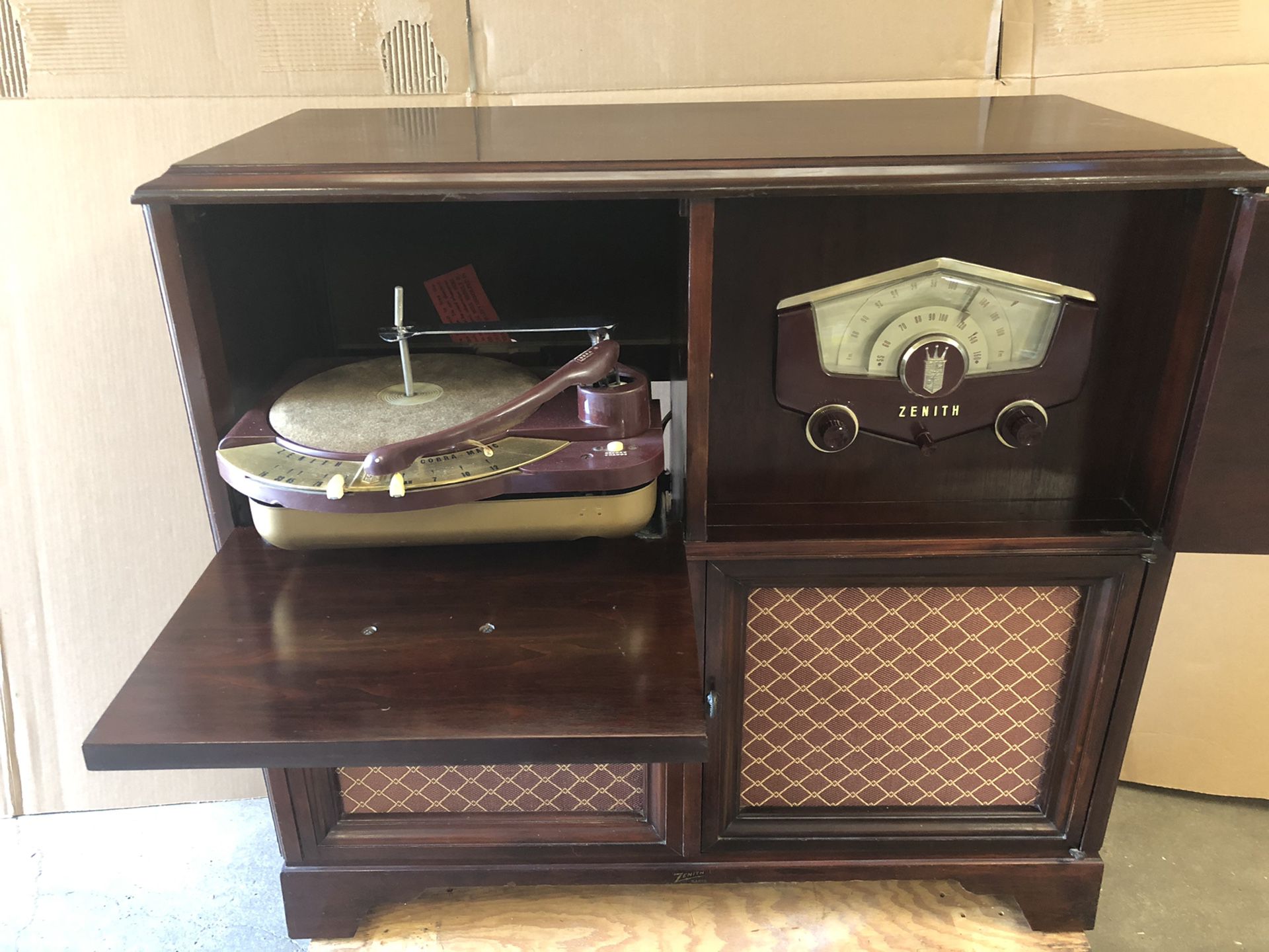Vintage Zenith Radio Phongraph