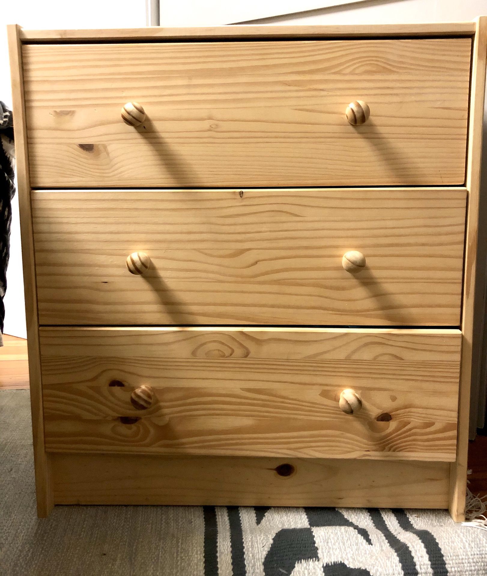 Small dresser, great condition!