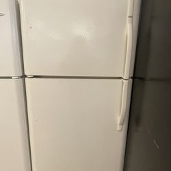 KENMORE TOP BOTTOM FRIDGE BEIGE