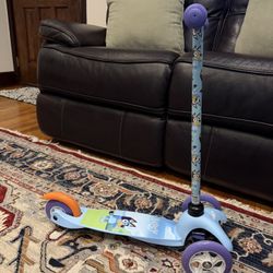 Bluey 3-Wheel Tilt Scooter