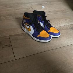 Lakers Jordan Mid 1’s