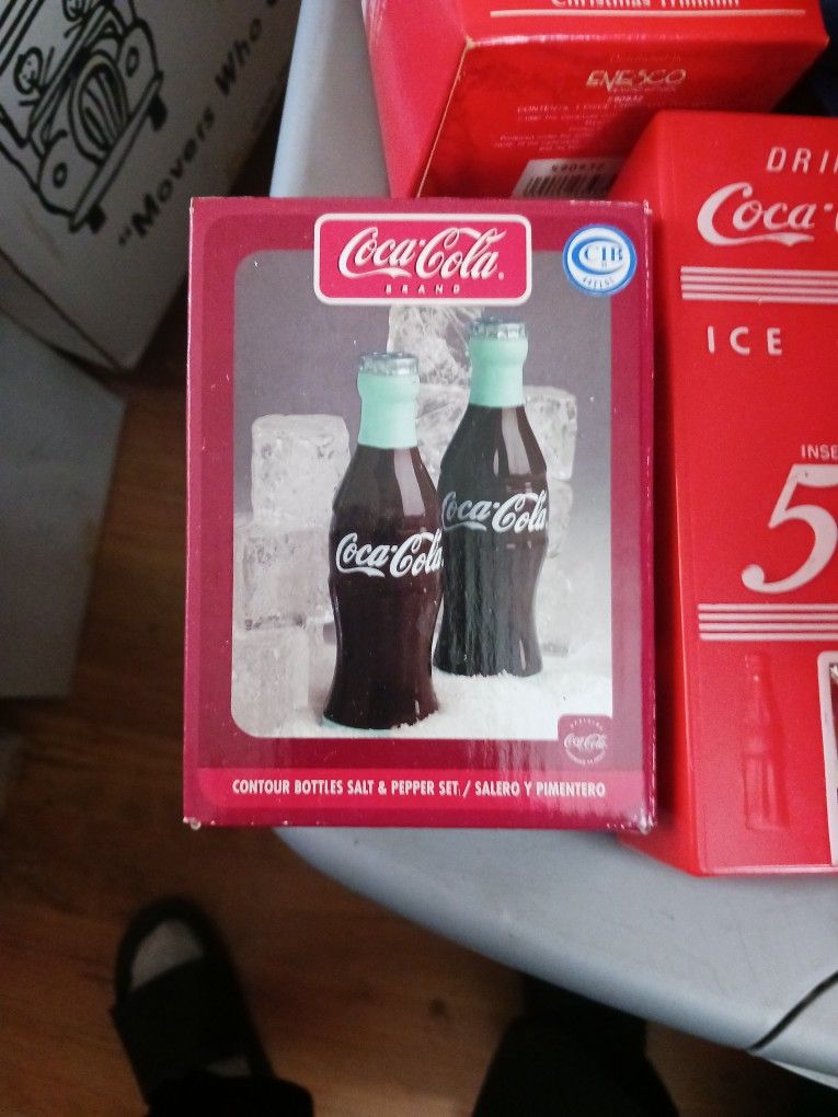 Coca Cola Salt N Peppee Shakers New