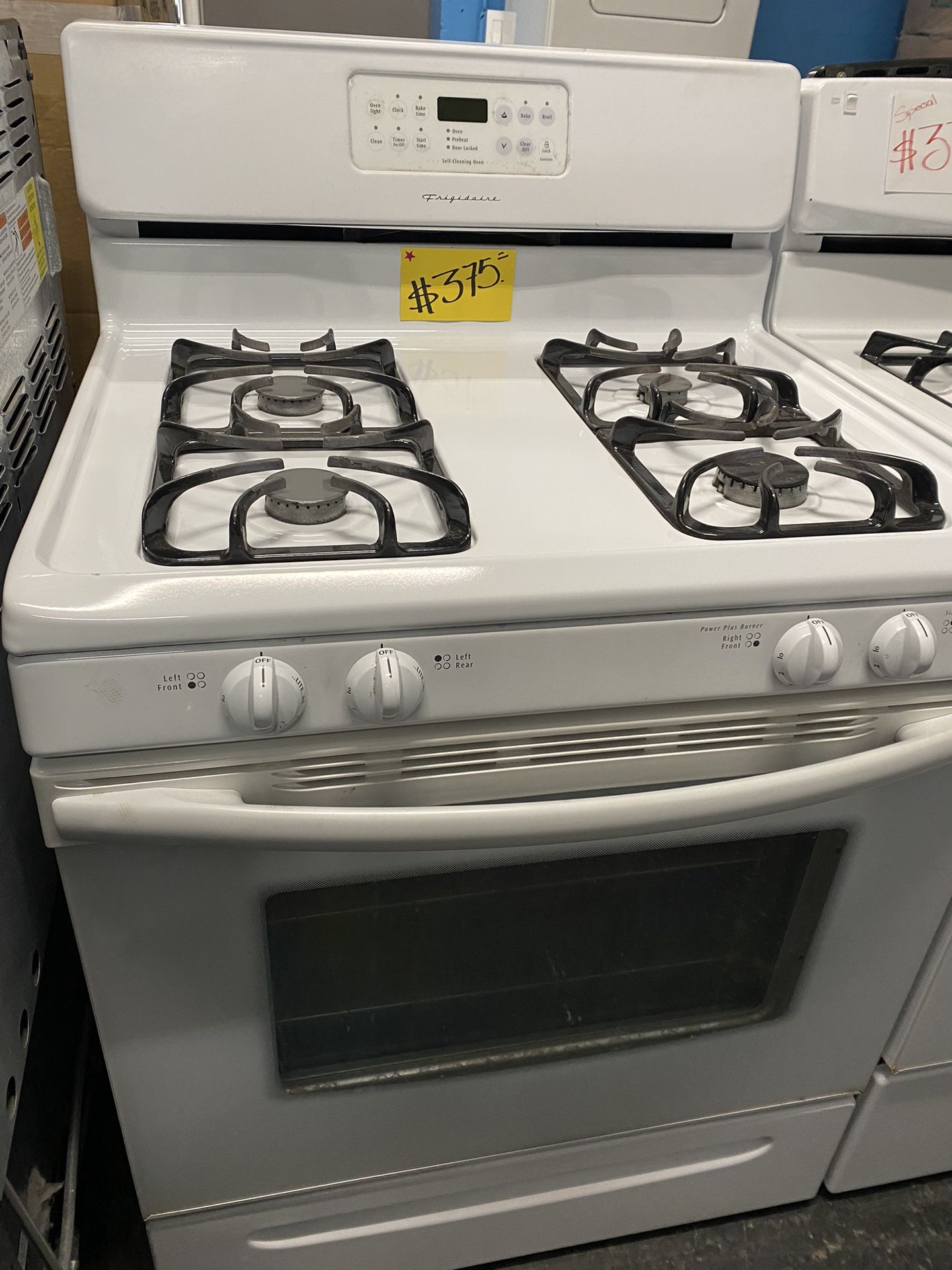 STOVE 4 BURNERS WHITE FRIGIDAIRE