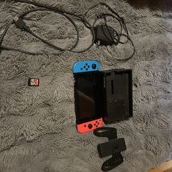 Nintendo Switch OLED : Comes With Mario Kart Deluxe 8