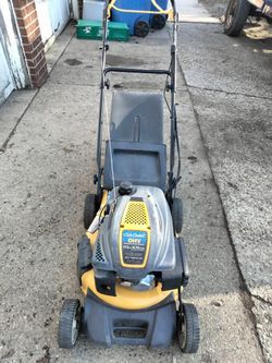 Cub Cadet Running Self-propelled Lawn Mower Runs And Cuts ..
