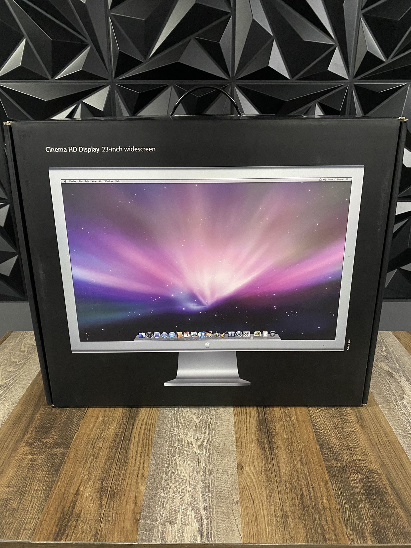 23 Inch Apple Cinema Display With Box Nice LOOK