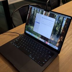 Apple MacBook Pro 14” M3 Pro Chip 18 GB Ram 512 GB SSD 