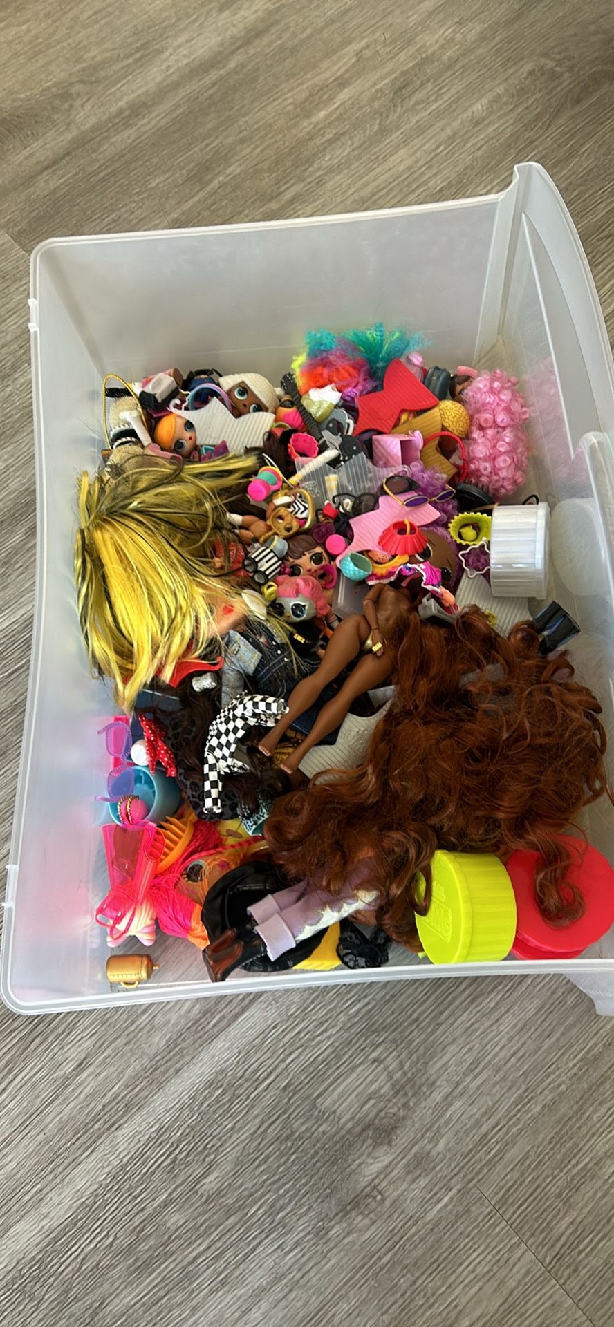 Tons Of LOL Dolls! Amazing Condition! 