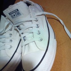 CONVERSE ALL STARS CLASSIC WHITE/BLACK. LOW TOPS SIZE 8
