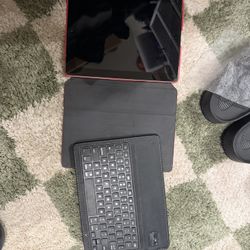 Apple iPad With Case And Keyboard 