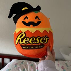 Reese’s Halloween Squishmallow