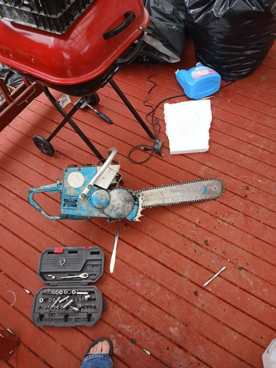 Vintage gear drive chainsaw