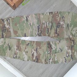 Army Camo Pants Size Medium 