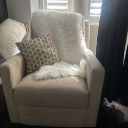 Tan Recliner-needs to be reupholstered! 