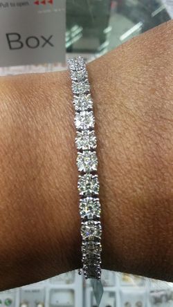 18k white gold tennis bracelets 7 inch long 16.5 grams 4.68 ct high quality Diamonds