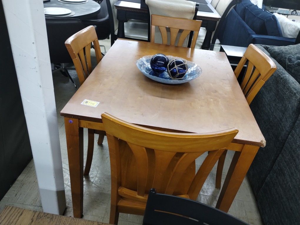 Nice Dining Table Set